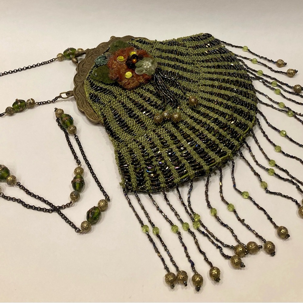 WAYNE KLESKI GREEN BEADED PURSE